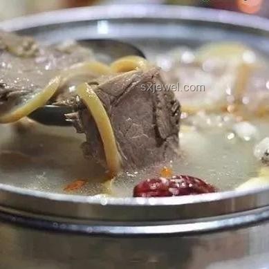 腐乳VS方便面调料：现代食品科技下的鲜味对决